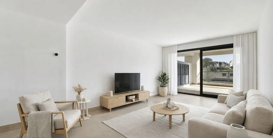 Sale of middle floor apartment in Casares Playa 8