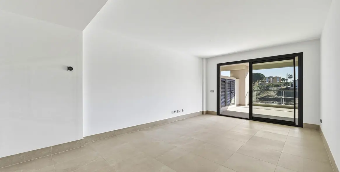 Sale of middle floor apartment in Casares Playa 13