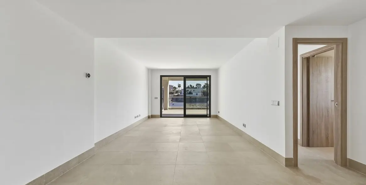 Sale of middle floor apartment in Casares Playa 14