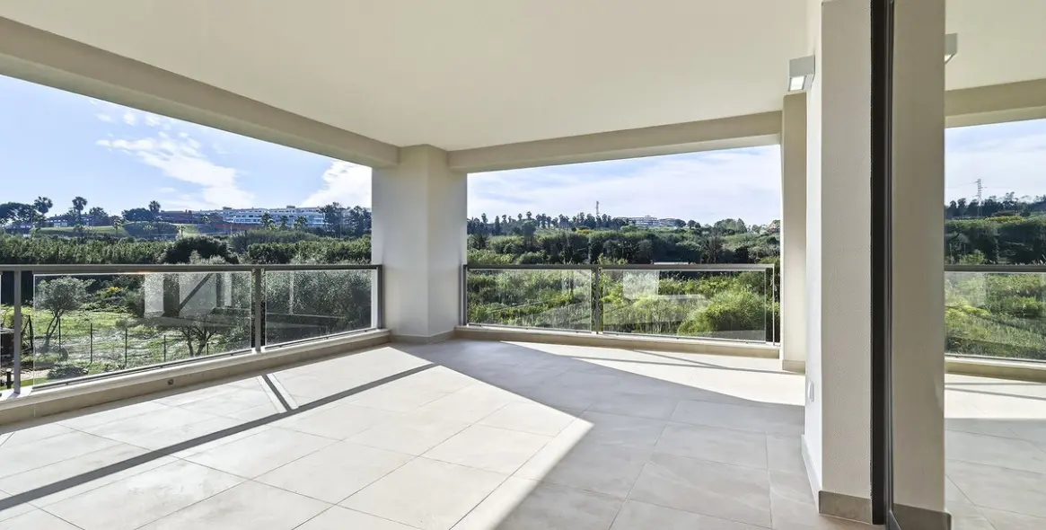 Sale of middle floor apartment in Casares Playa 15