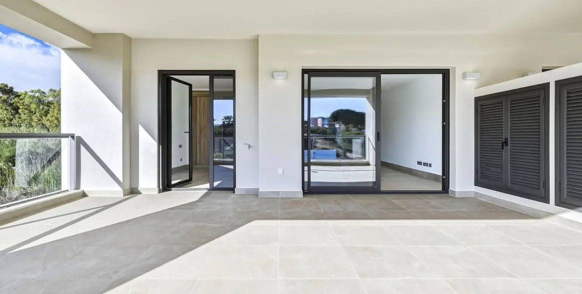 Sale of middle floor apartment in Casares Playa 17