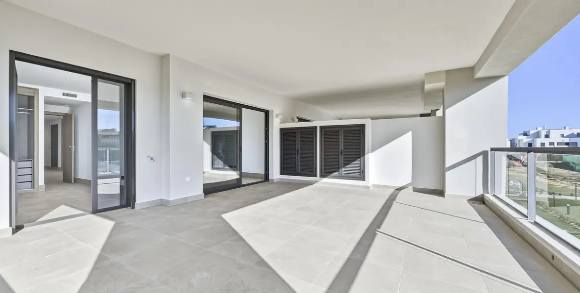 Sale of middle floor apartment in Casares Playa 18