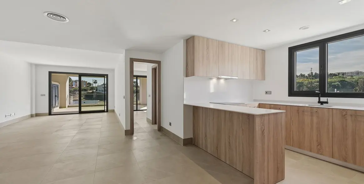 Sale of middle floor apartment in Casares Playa 19