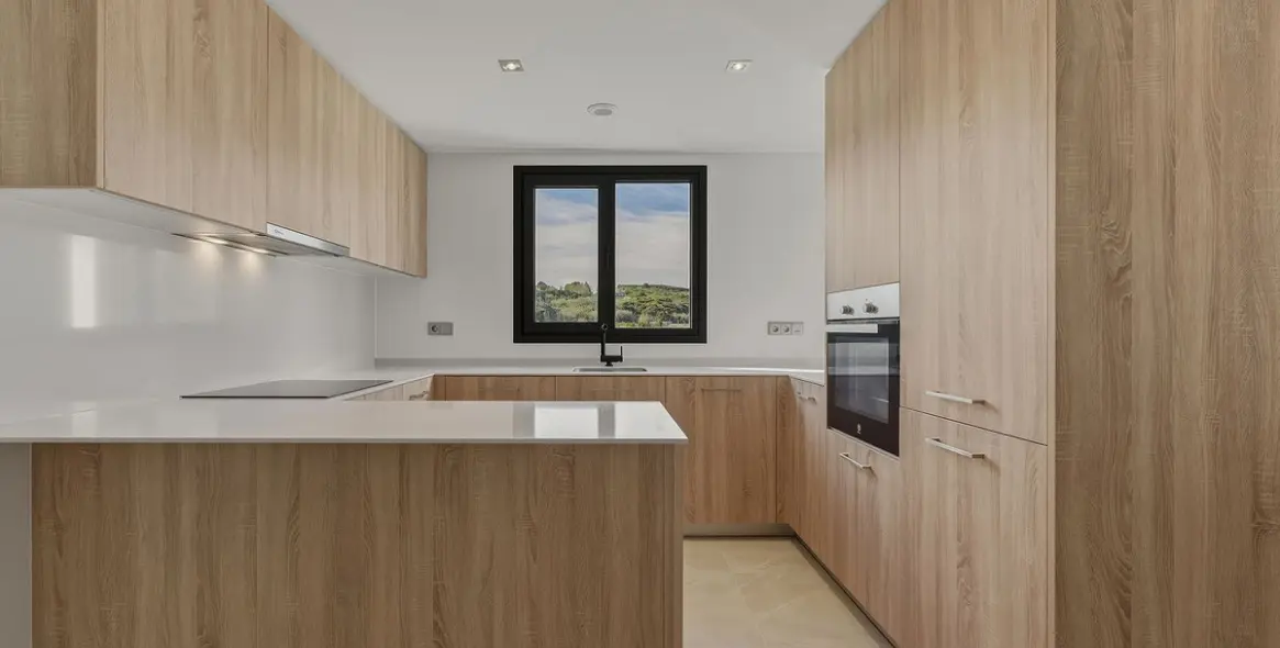 Sale of middle floor apartment in Casares Playa 22