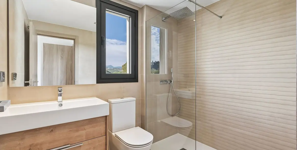 Sale of middle floor apartment in Casares Playa 25