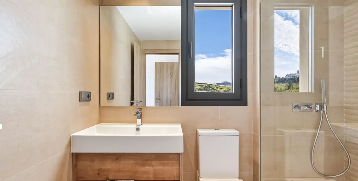 Sale of middle floor apartment in Casares Playa 26