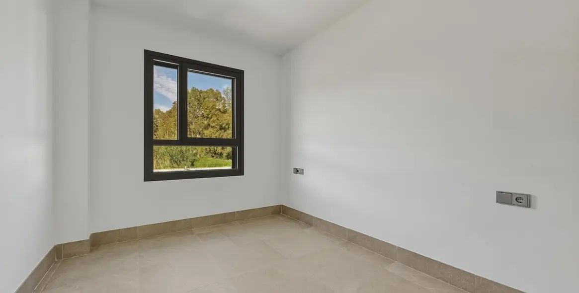 Sale of middle floor apartment in Casares Playa 28