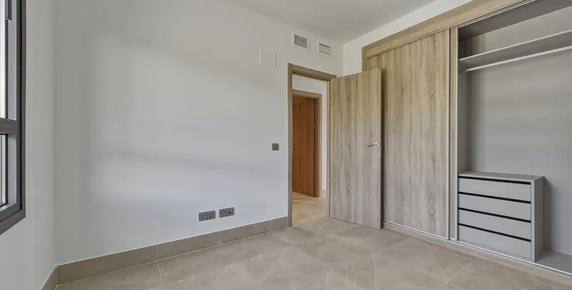 Sale of middle floor apartment in Casares Playa 31