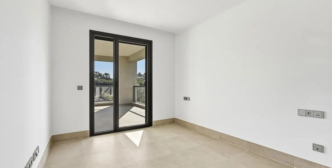 Sale of middle floor apartment in Casares Playa 32