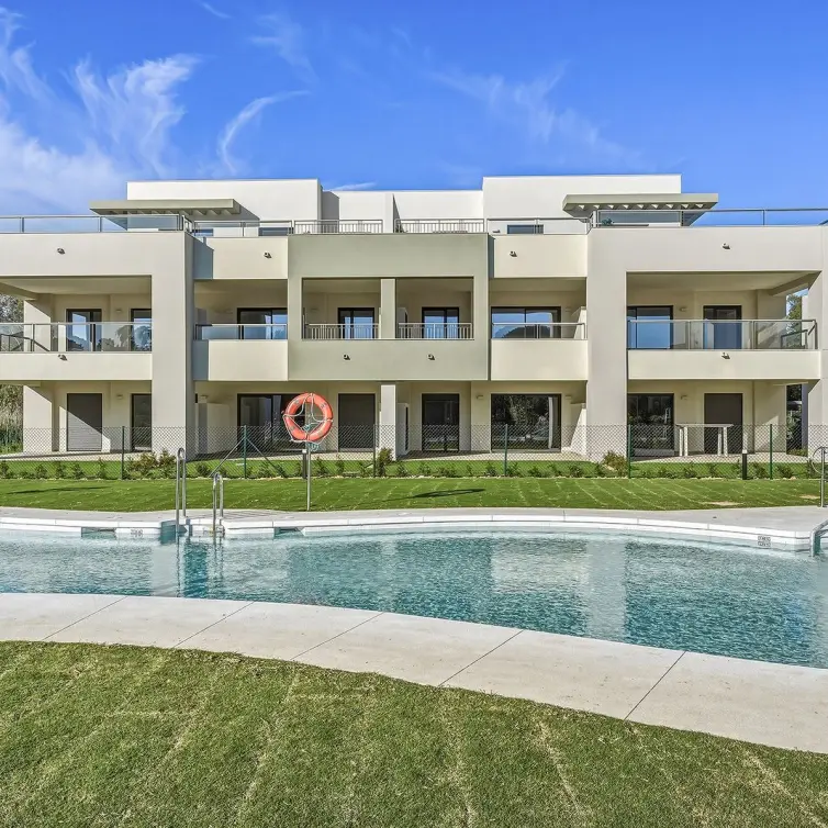 Sale of middle floor apartment in Casares Playa