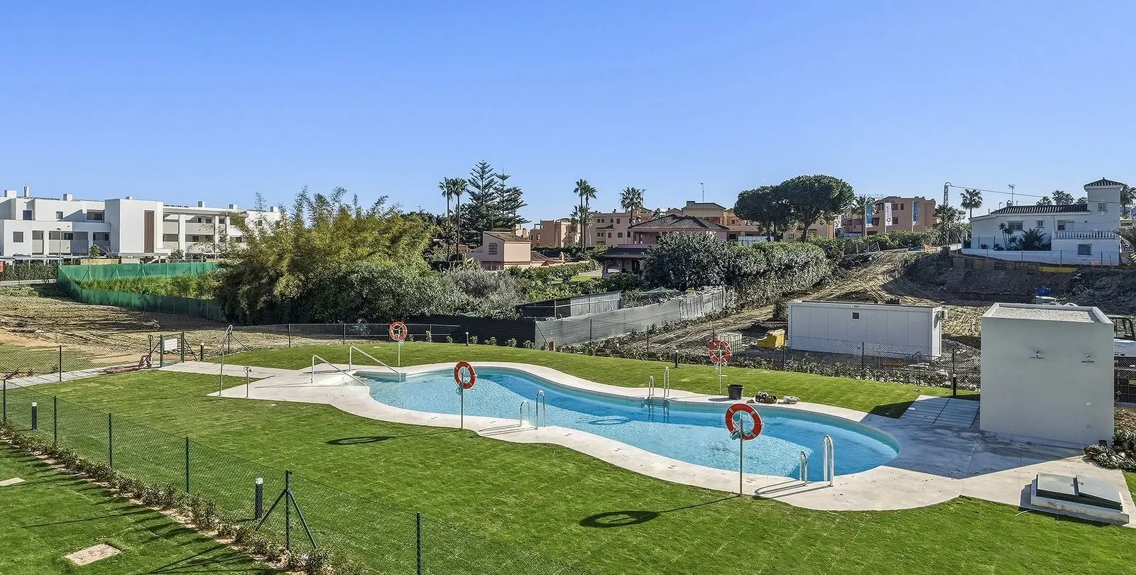 Продажа апартаментов на среднем этаже в Casares Playa 5