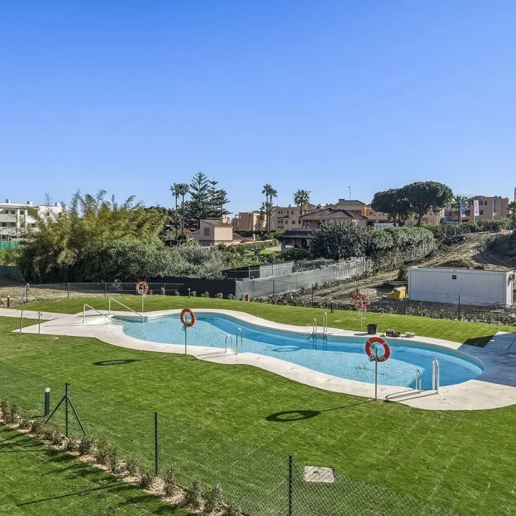 Sale of middle floor apartment in Casares Playa