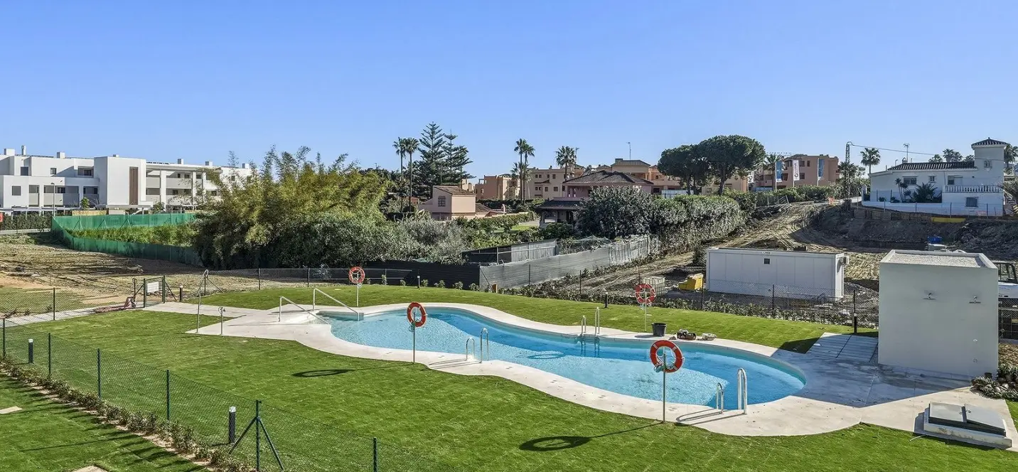 Sale of middle floor apartment in Casares Playa 4