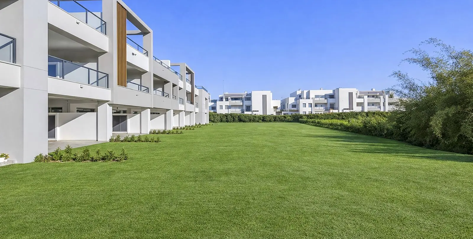 Продажа апартаментов на среднем этаже в Casares Playa 7