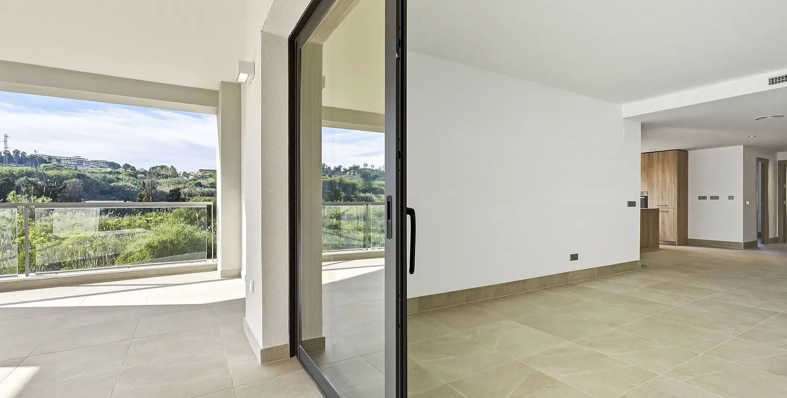 Продажа апартаментов на среднем этаже в Casares Playa 16