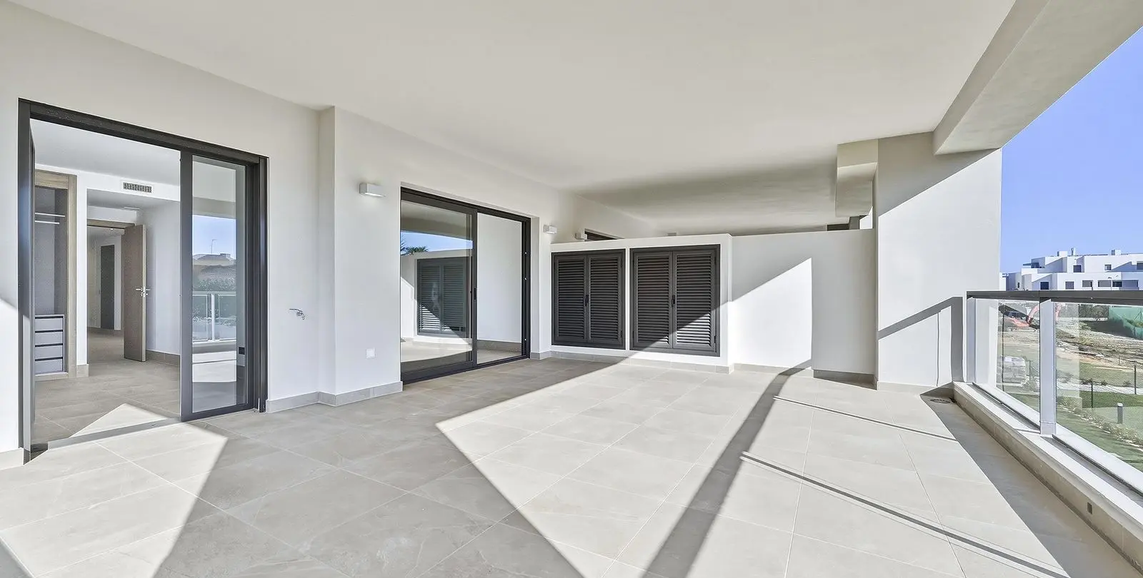Продажа апартаментов на среднем этаже в Casares Playa 18