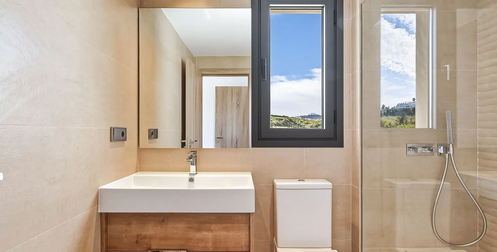 Продажа апартаментов на среднем этаже в Casares Playa 26