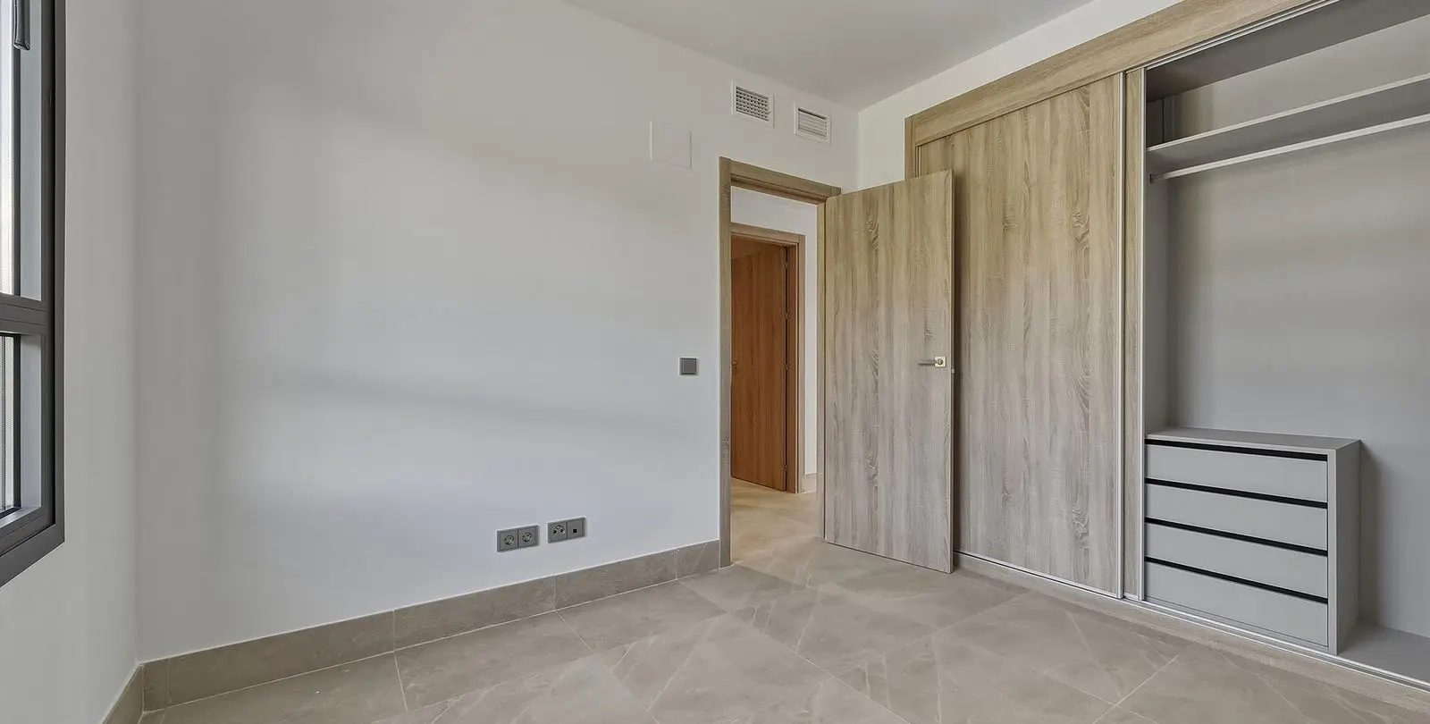 Продажа апартаментов на среднем этаже в Casares Playa 31