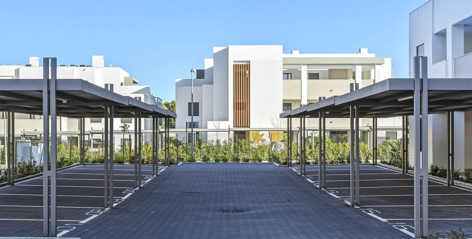 Продажа апартаментов на среднем этаже в Casares Playa 36