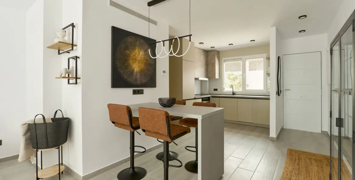 Venta de apartamento en planta media en Nueva Andalucía 4