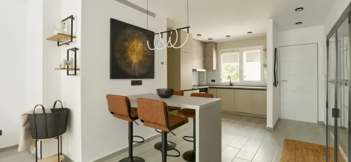 Venta de apartamento en planta media en Nueva Andalucía 3