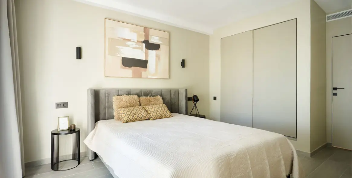 Venta de apartamento en planta media en Nueva Andalucía 18
