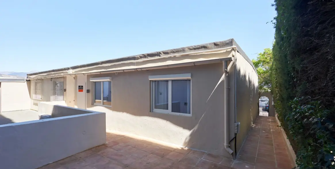 Venta de apartamento en planta media en Nueva Andalucía 28