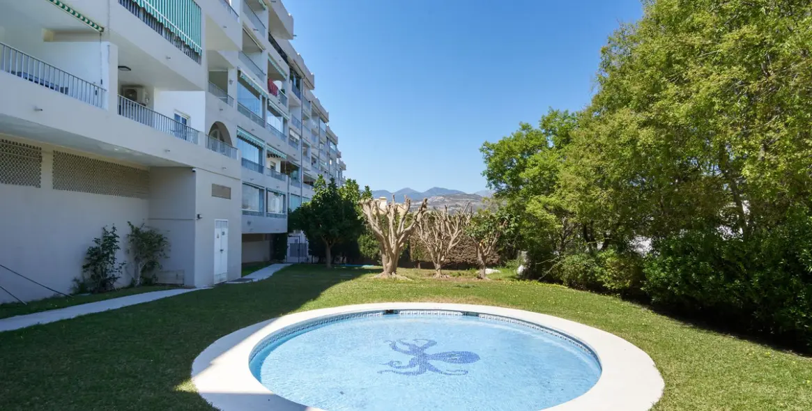 Venta de apartamento en planta media en Nueva Andalucía 30