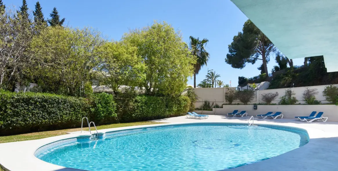 Venta de apartamento en planta media en Nueva Andalucía 32