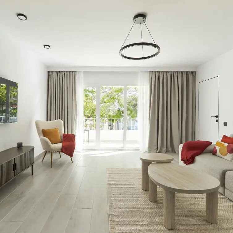 Sale of middle floor apartment in Nueva Andalucía