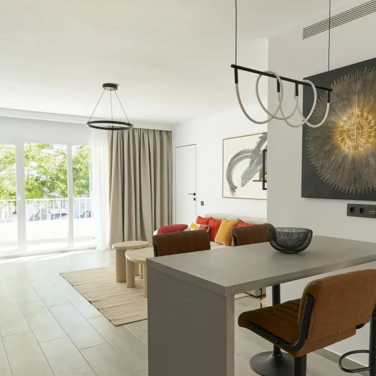 Sale of middle floor apartment in Nueva Andalucía