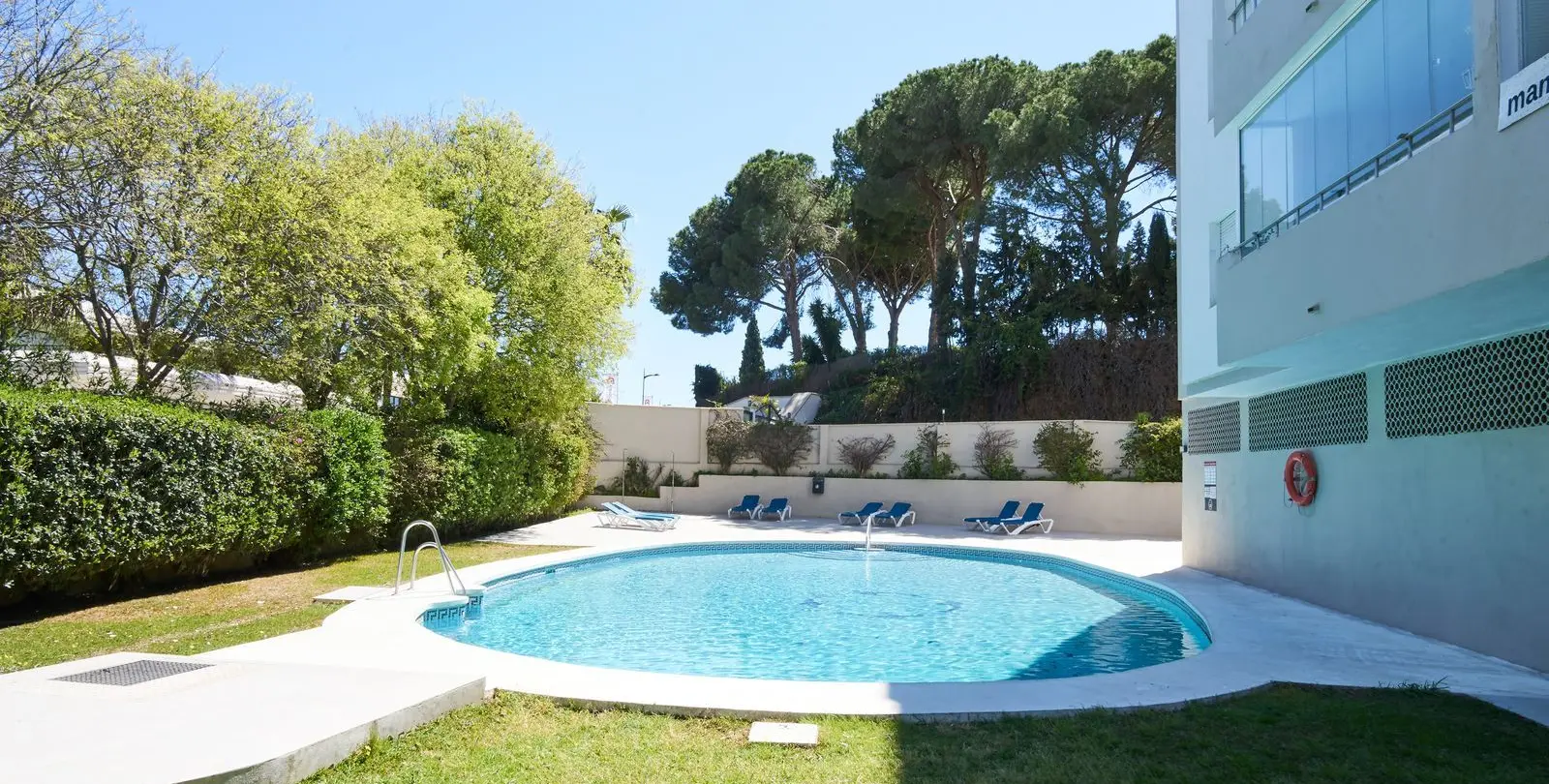 Sale of middle floor apartment in Nueva Andalucía 29
