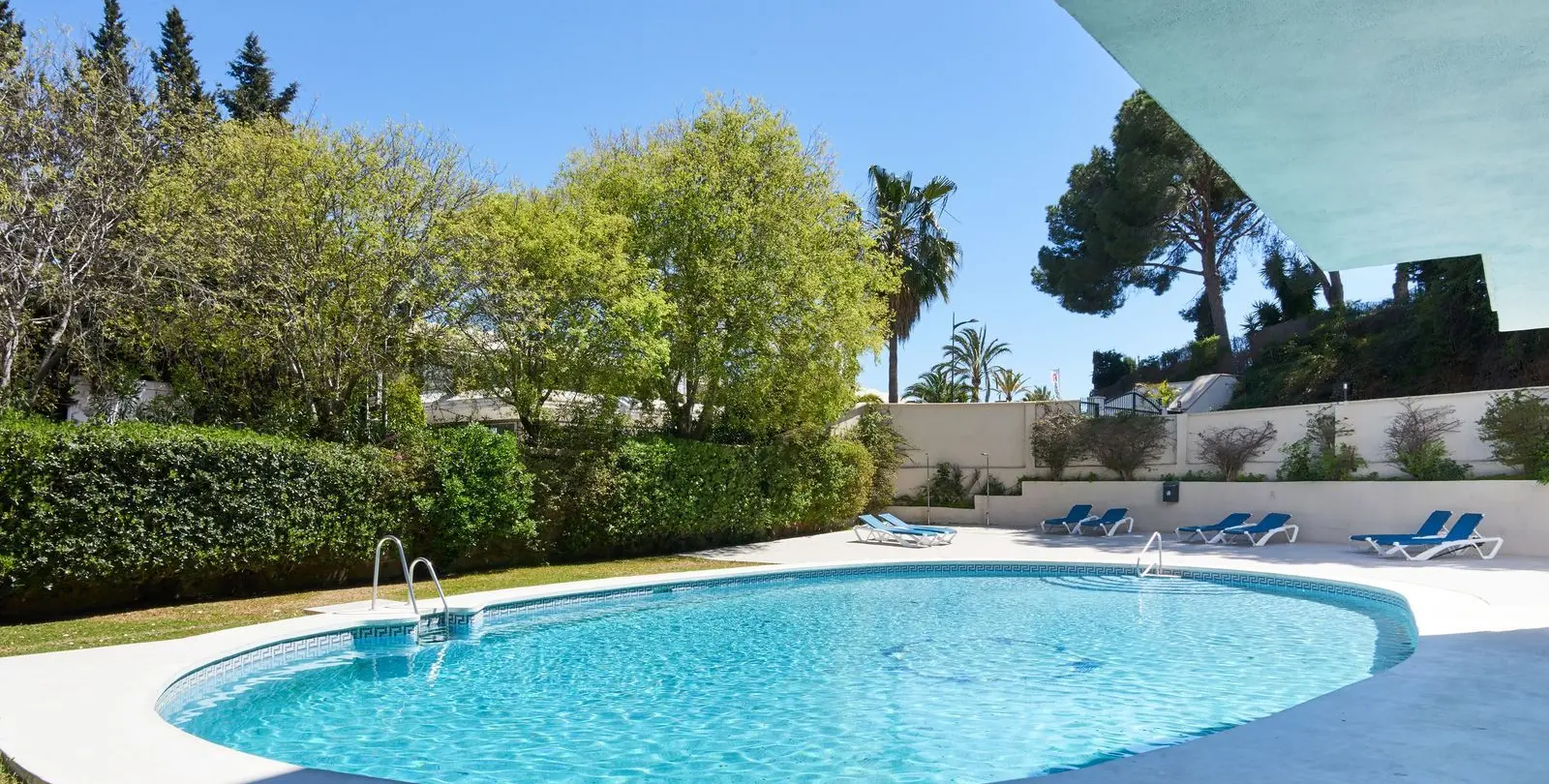 Sale of middle floor apartment in Nueva Andalucía 32