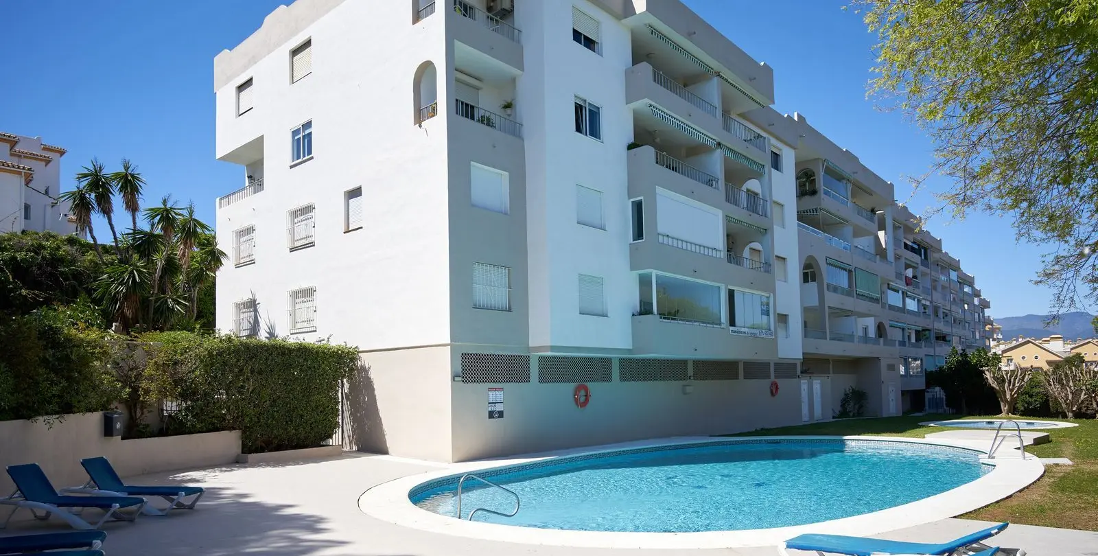 Sale of middle floor apartment in Nueva Andalucía 34