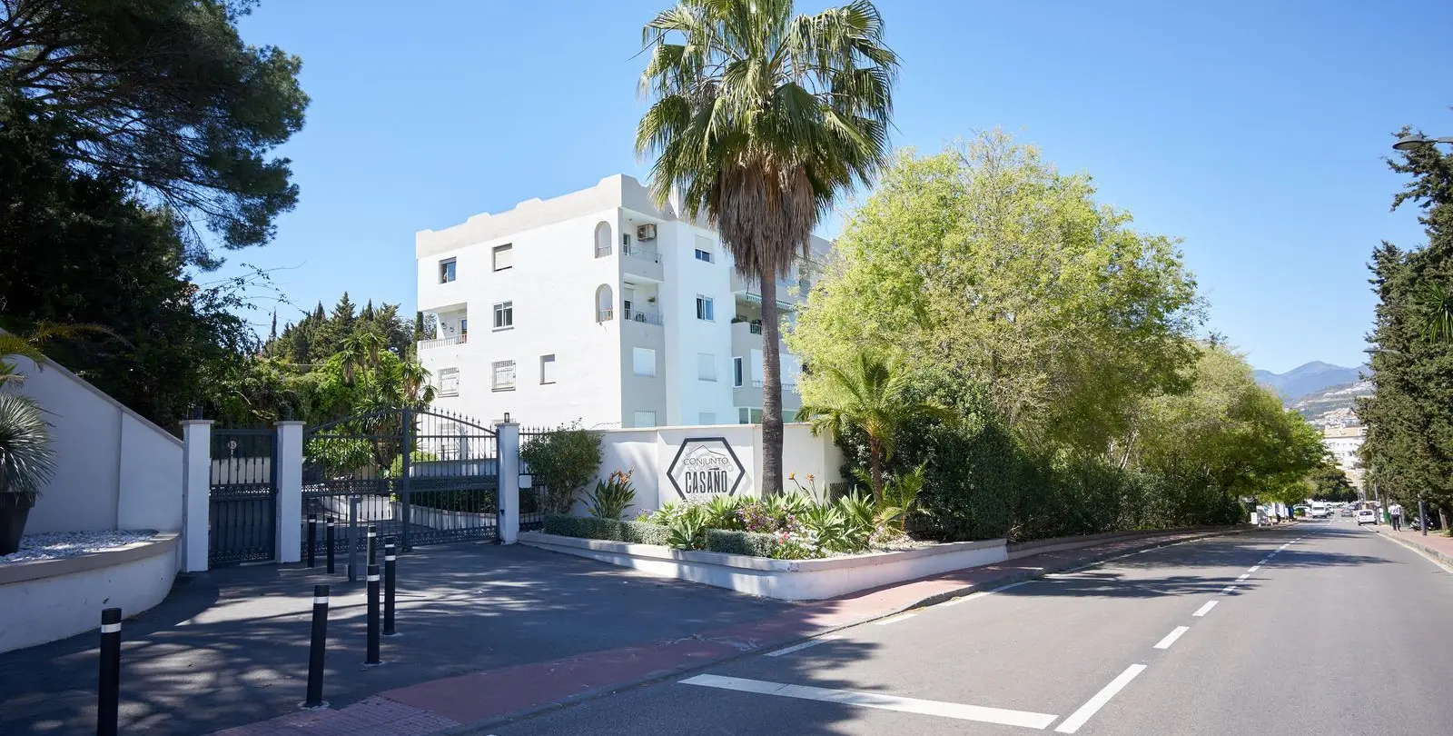 Sale of middle floor apartment in Nueva Andalucía 35