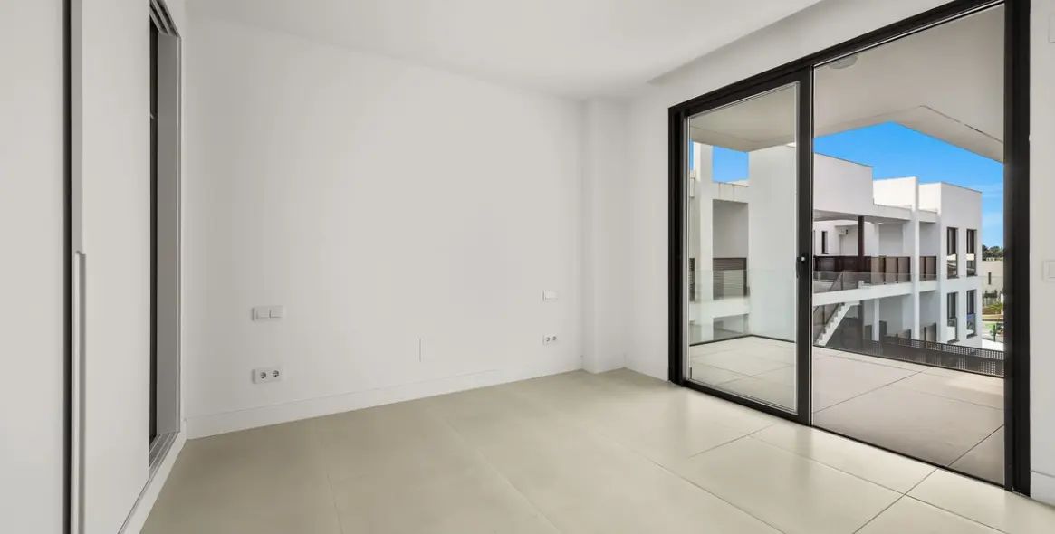 Sale of middle floor apartment in Fuengirola 3