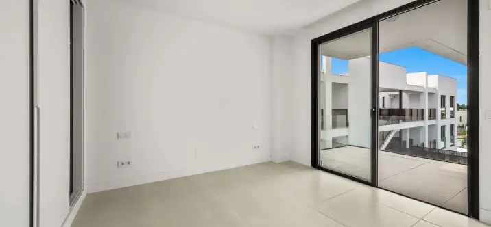 Sale of middle floor apartment in Fuengirola 2