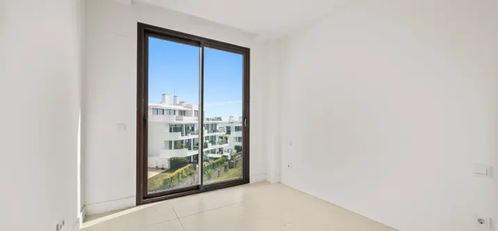 Sale of middle floor apartment in Fuengirola 3