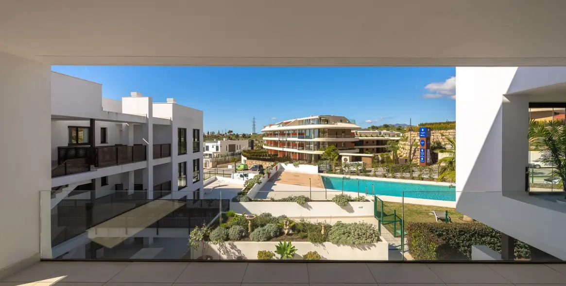 Sale of middle floor apartment in Fuengirola 9