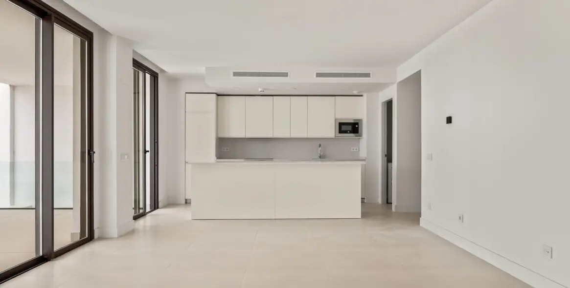Sale of middle floor apartment in Fuengirola 13