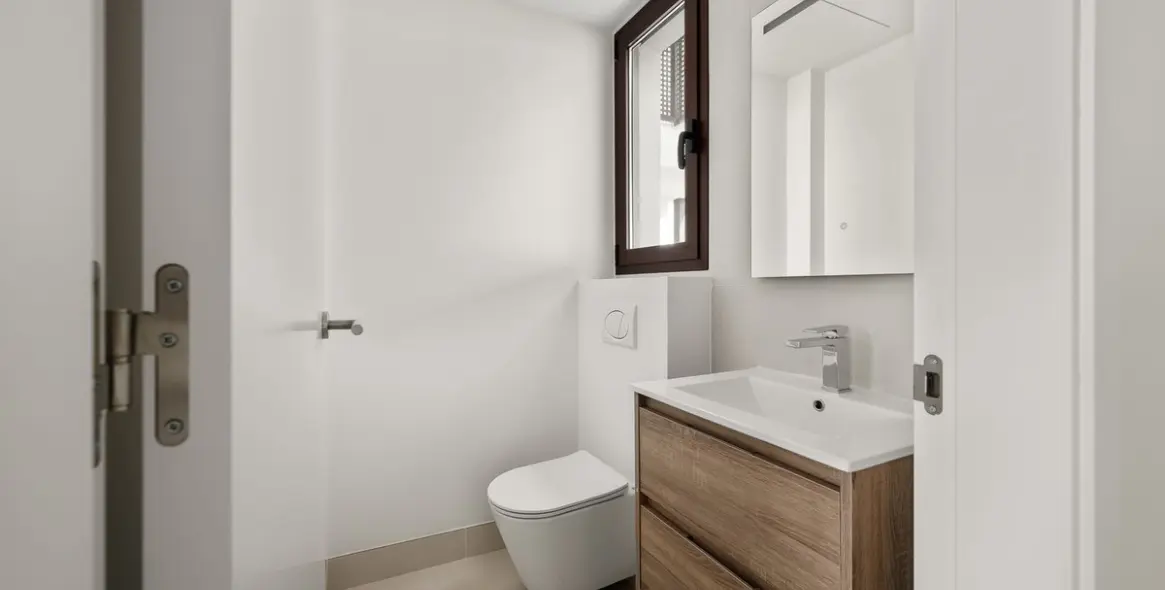 Sale of middle floor apartment in Fuengirola 17