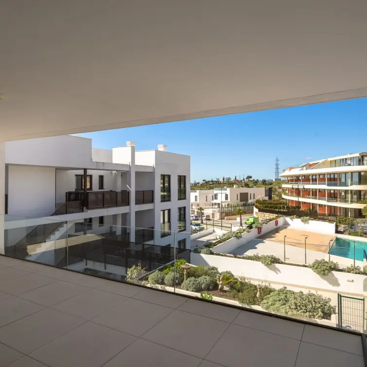 Sale of middle floor apartment in Fuengirola