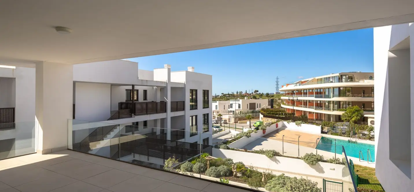 Sale of middle floor apartment in Fuengirola 0