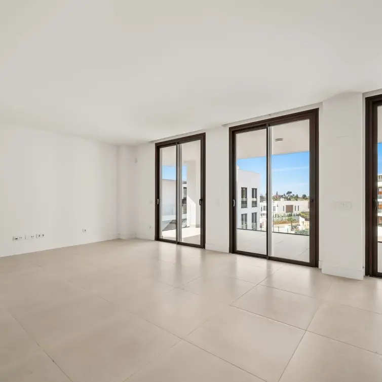 Sale of middle floor apartment in Fuengirola