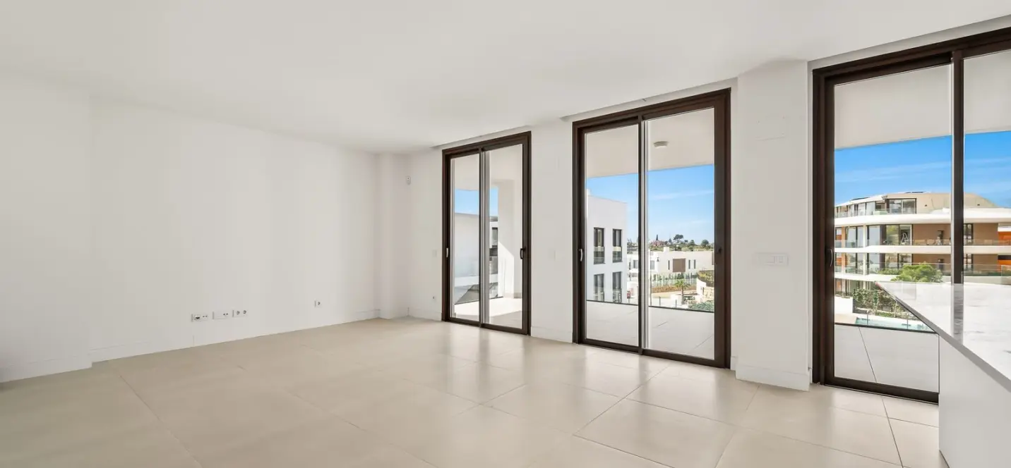 Sale of middle floor apartment in Fuengirola 1