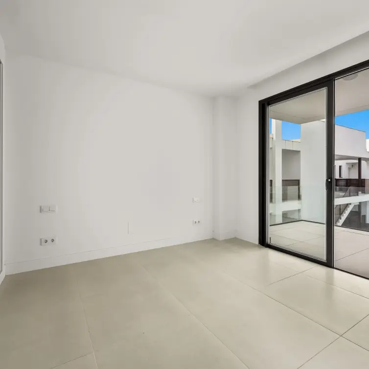 Sale of middle floor apartment in Fuengirola
