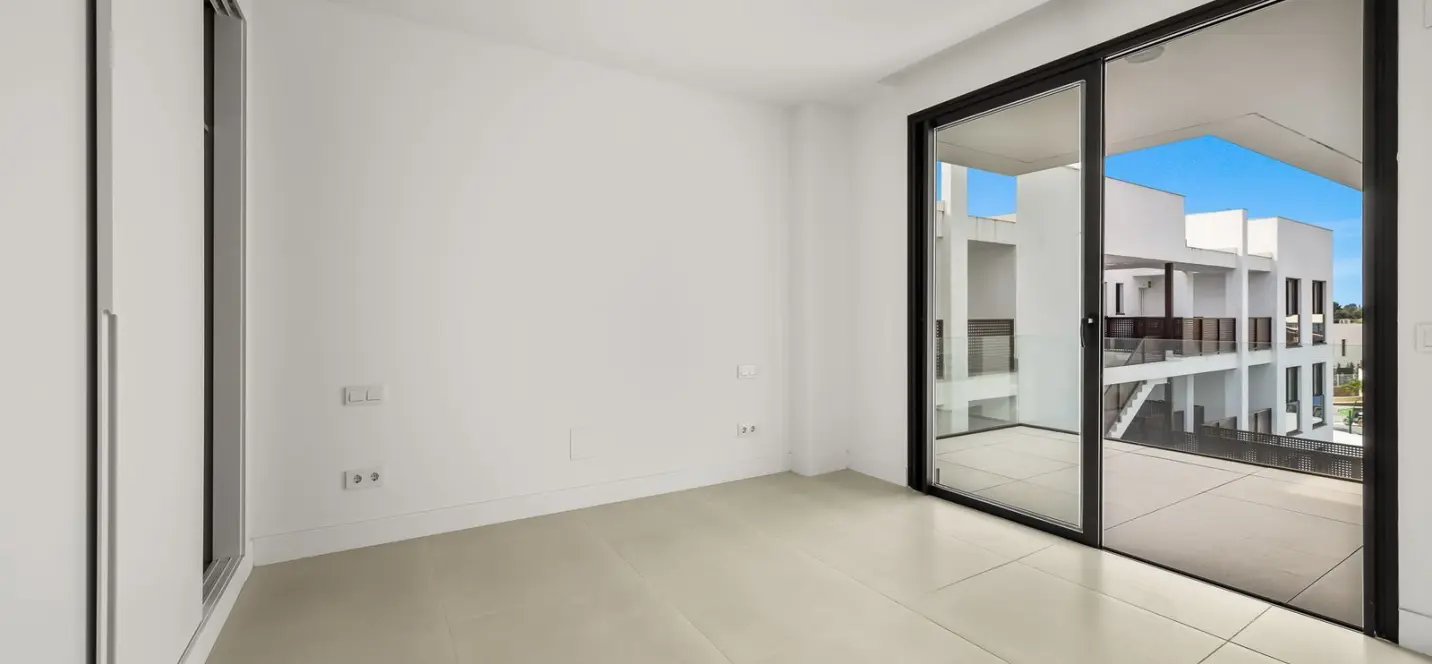 Sale of middle floor apartment in Fuengirola 2