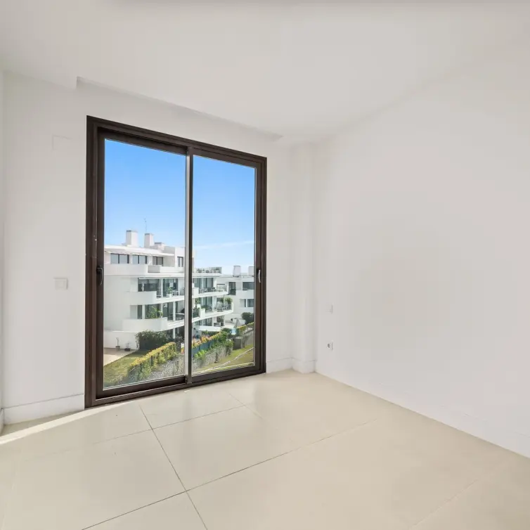Sale of middle floor apartment in Fuengirola