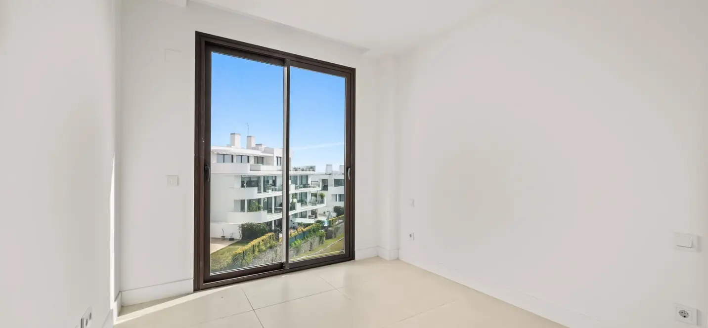 Sale of middle floor apartment in Fuengirola 3