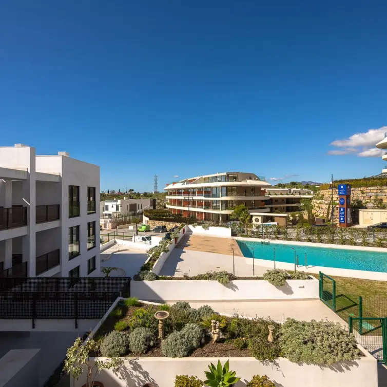 Sale of middle floor apartment in Fuengirola